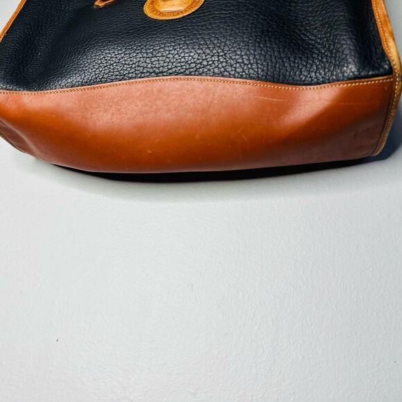 Vintage DOONEY & BOURKE 90s Black Tan Pebbled Leather Crossbody Strap Handbag - Picture 9 of 11